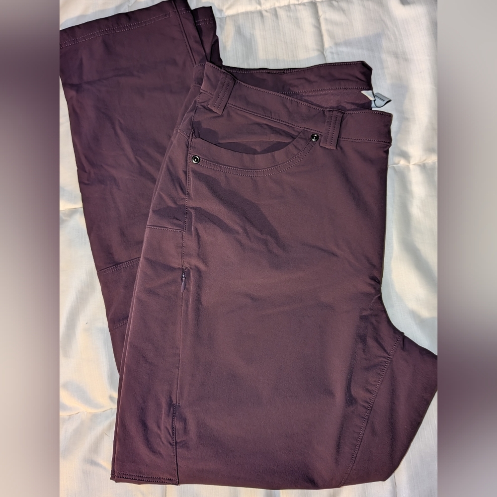 Woman's Plum Duluth Flexpedition Pants